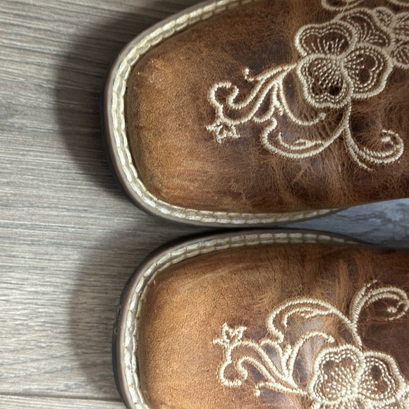 Shyanne Floral Embroidered Western Leather Brown Boots - Picture 12 of 13